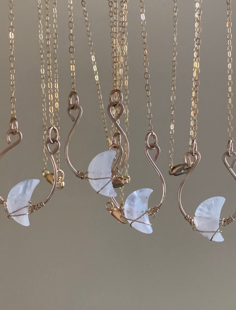 🌙Dainty Moonstone necklace | Gold-filled