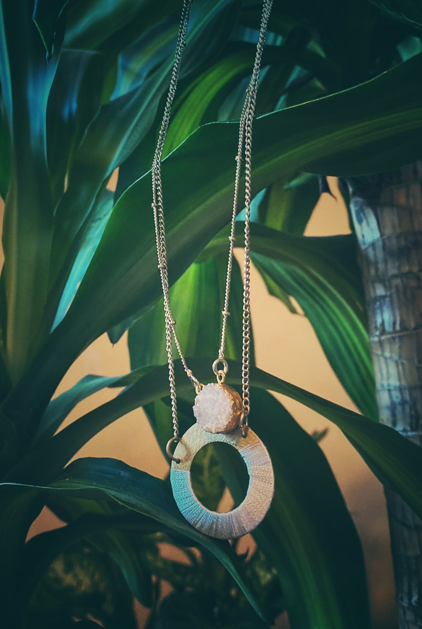 KAIA DRUZY NECKLACE - WHITE DISC