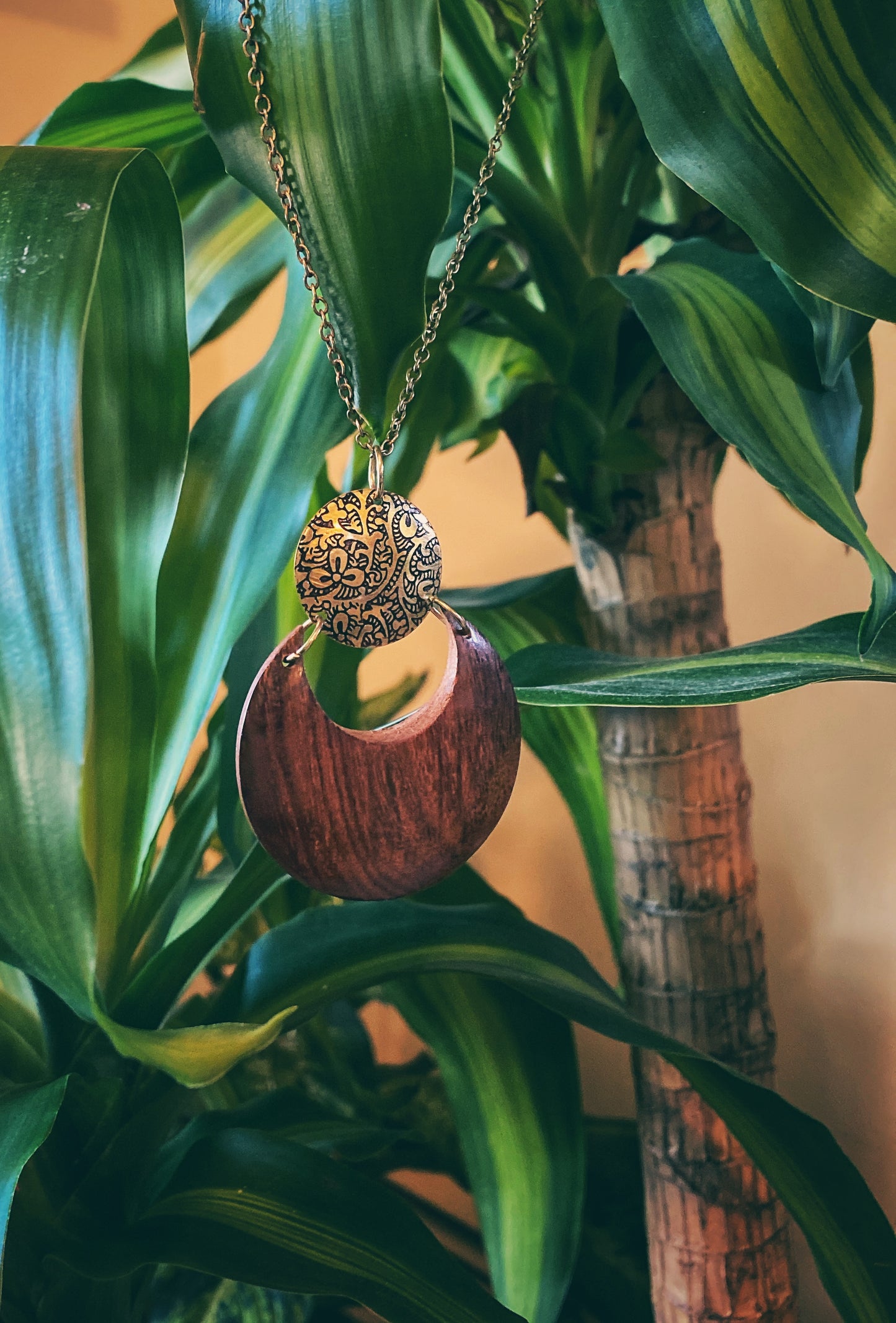 EARTH AND FIRE NECKLACE - LUNAR