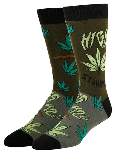 WOMENS HIGH STANDARDS W/420 CANNABIS LEAF MID LENGTH SOCKS